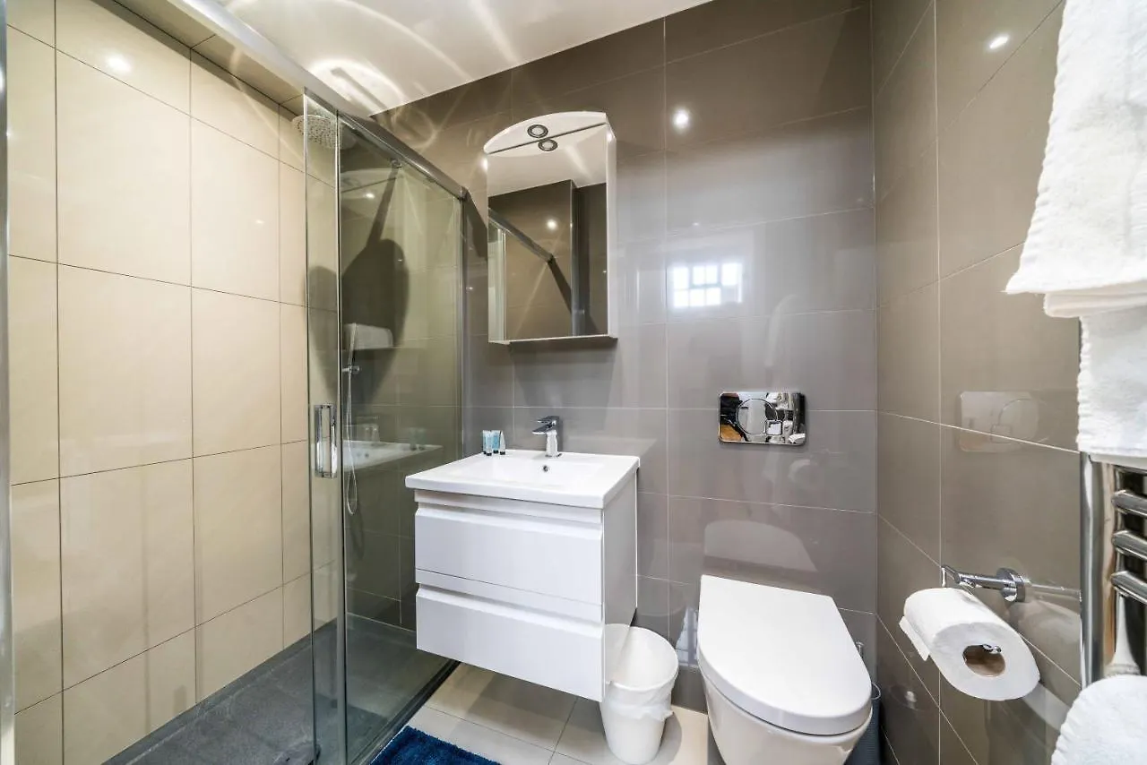 Equitable Hotel London Guest house
